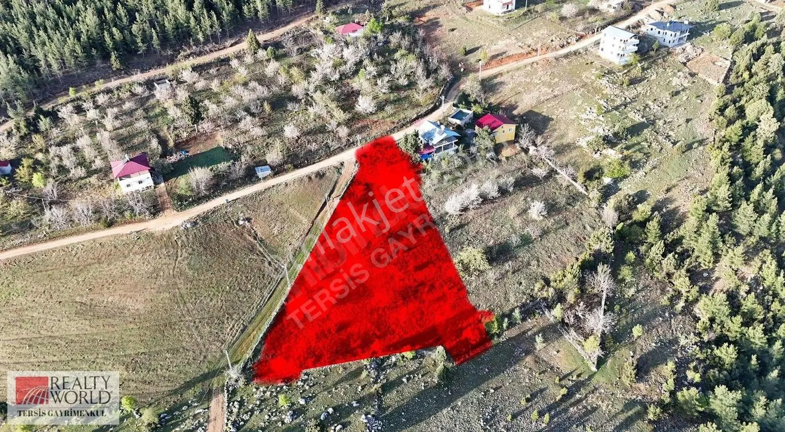 Rw Tersis'den Çamlıyayla Atdağında Satılık Arsa