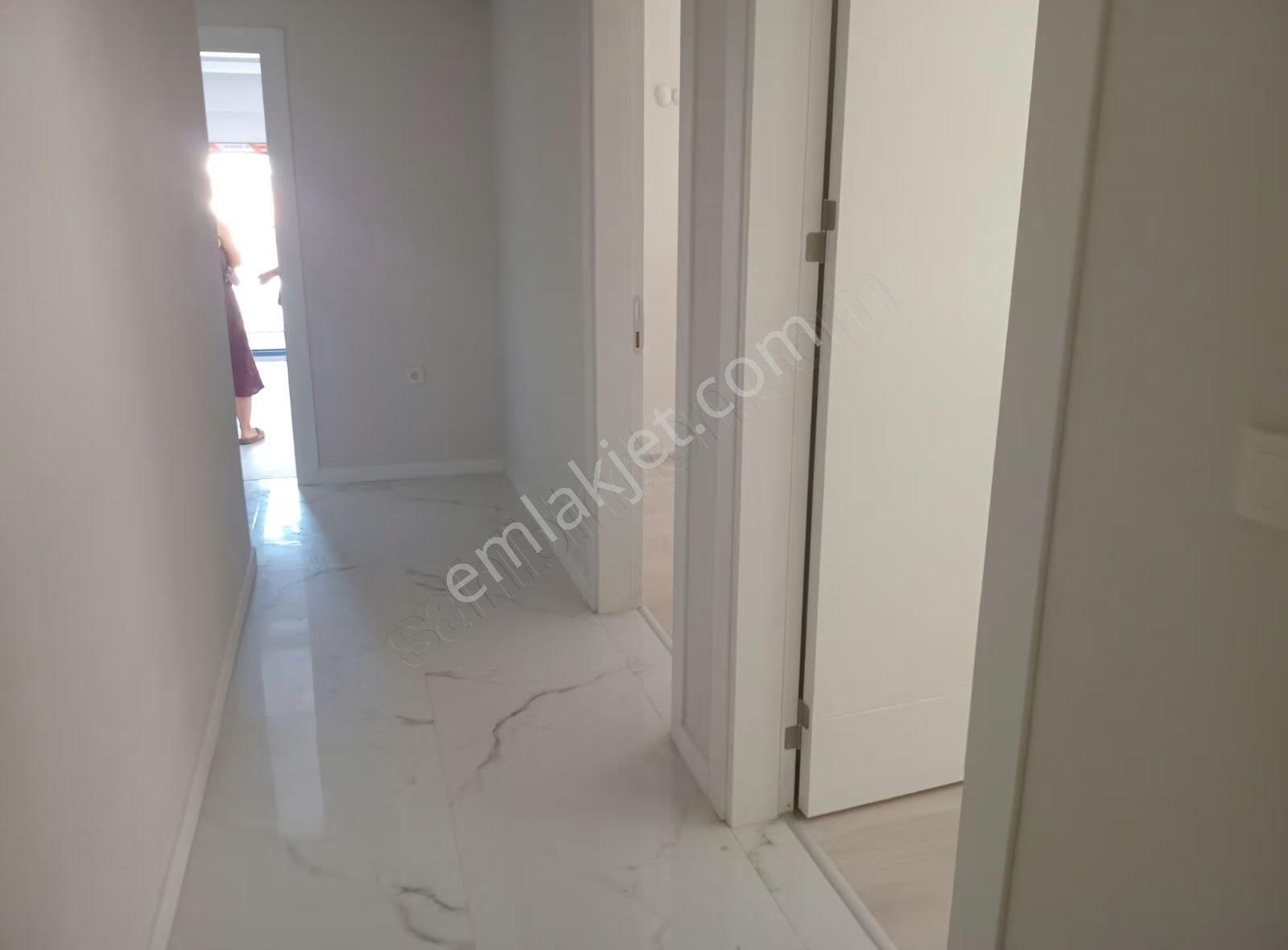 Demirköprüde Cadde Görür Sıfır Binada Cihat Koraya Lisesin Yakın - Görsel 19