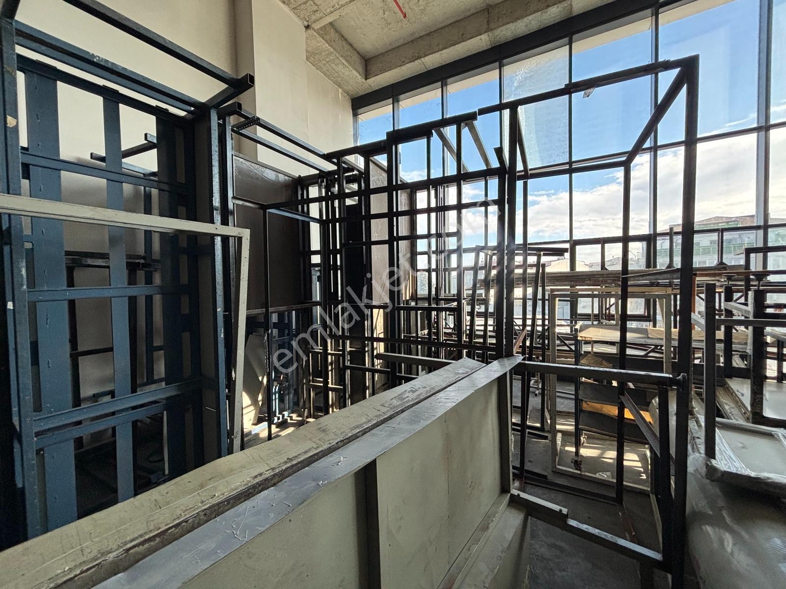 Aktim 2 İş Merkezinde Kiralık Boş 320 M2 İmalathane - Görsel 4