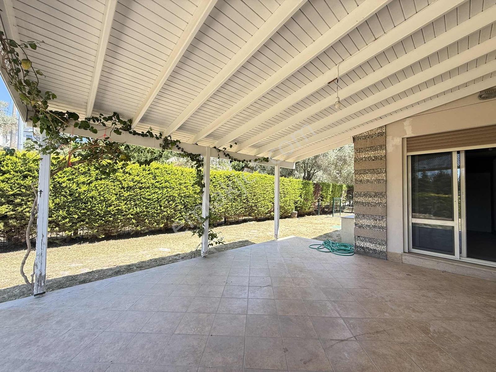 Urla Kalabak Kiralık Havuzlu Site İçinde 4+1 Müstakil Villa - Görsel 14