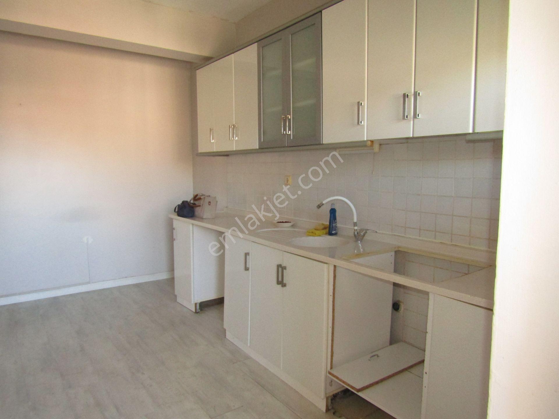 Doğanbey Kısakatlarda 3+1 140m2 3.kat Kombili Balkonlu Kiralık Daire 33bintl - Görsel 5
