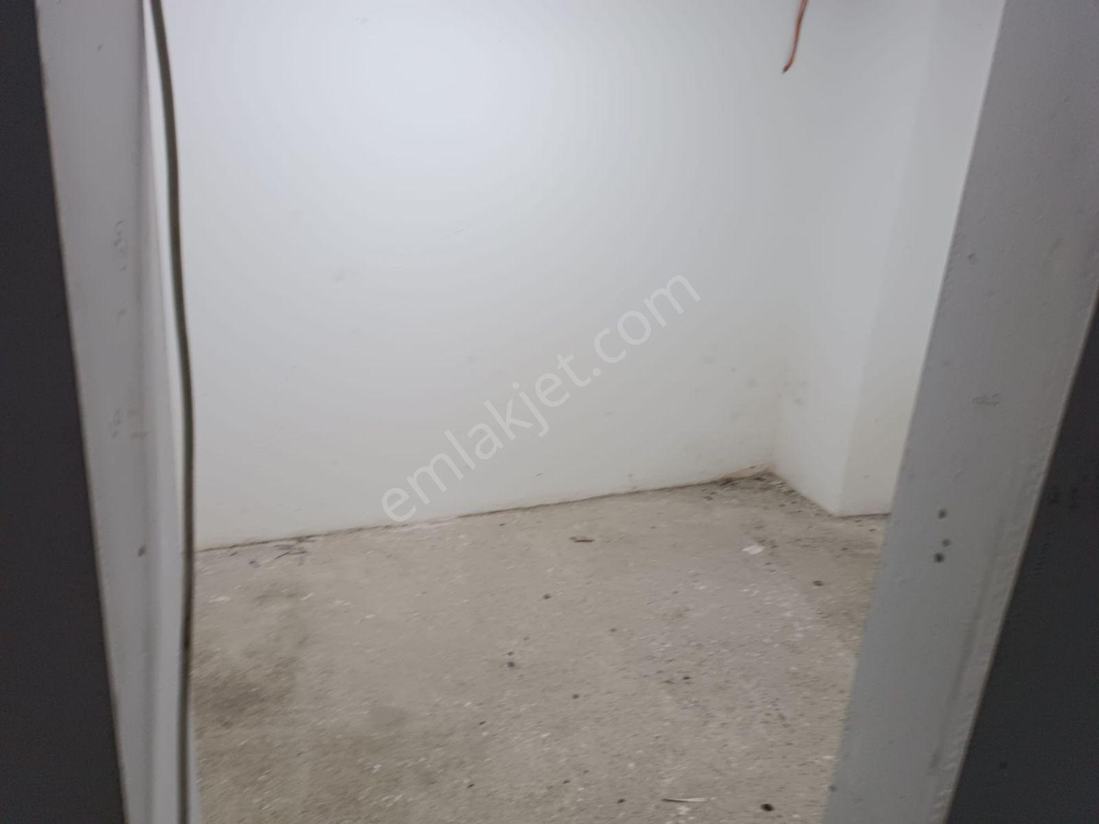 300 M2 Giriş 300 M2 Depo Kiralık Dükkan - Görsel 11