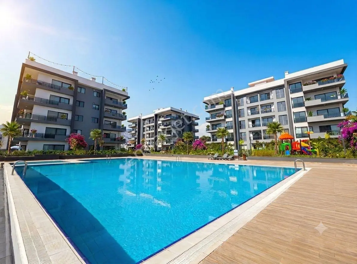Lüks Sitede 3+1 / Havuz Manzaralı / Yeniköy