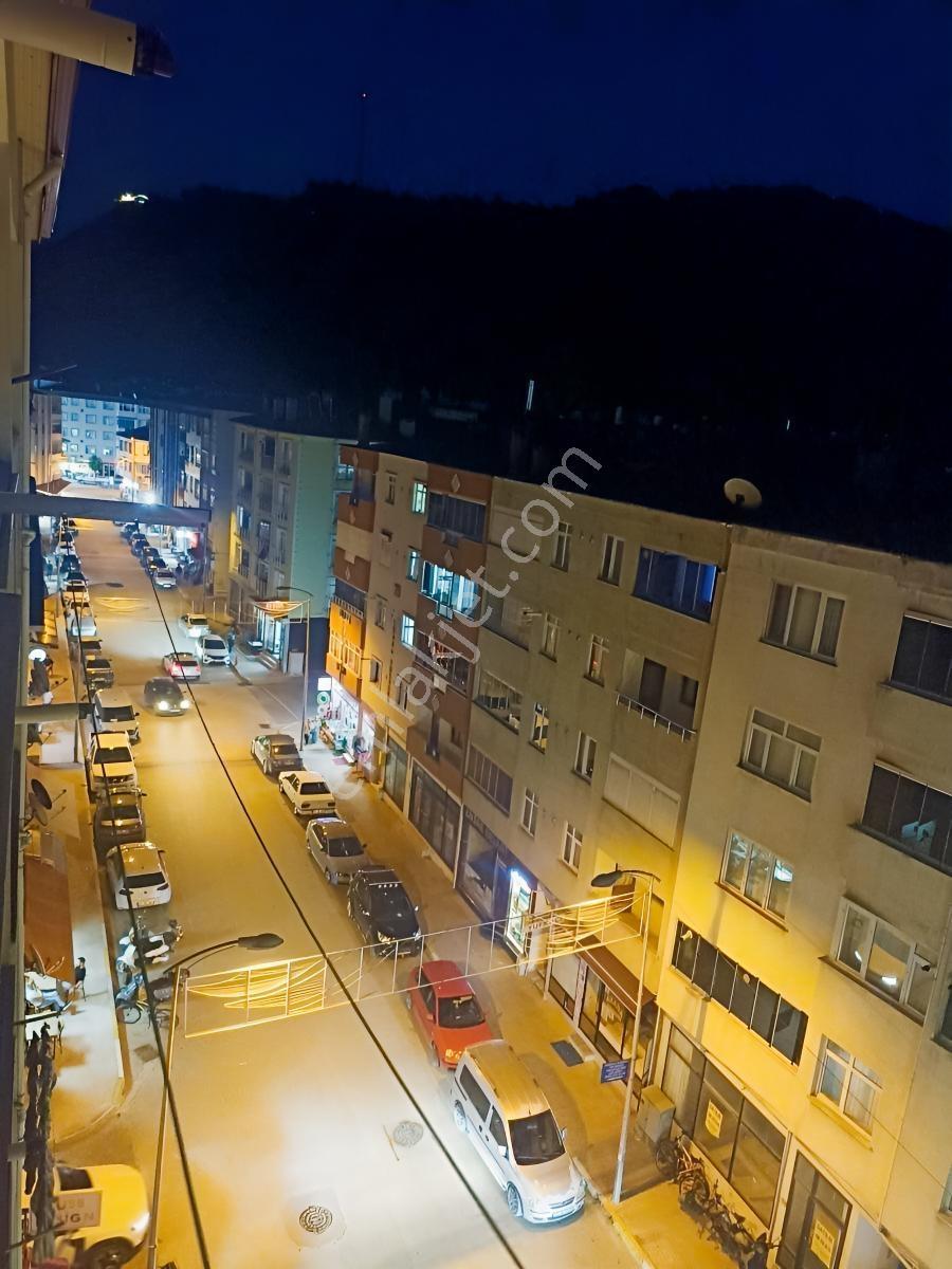 Abana Zeybek Emlâk Şehir Merkezi : 110.m2/ 2+1 +yeni Yapıli.