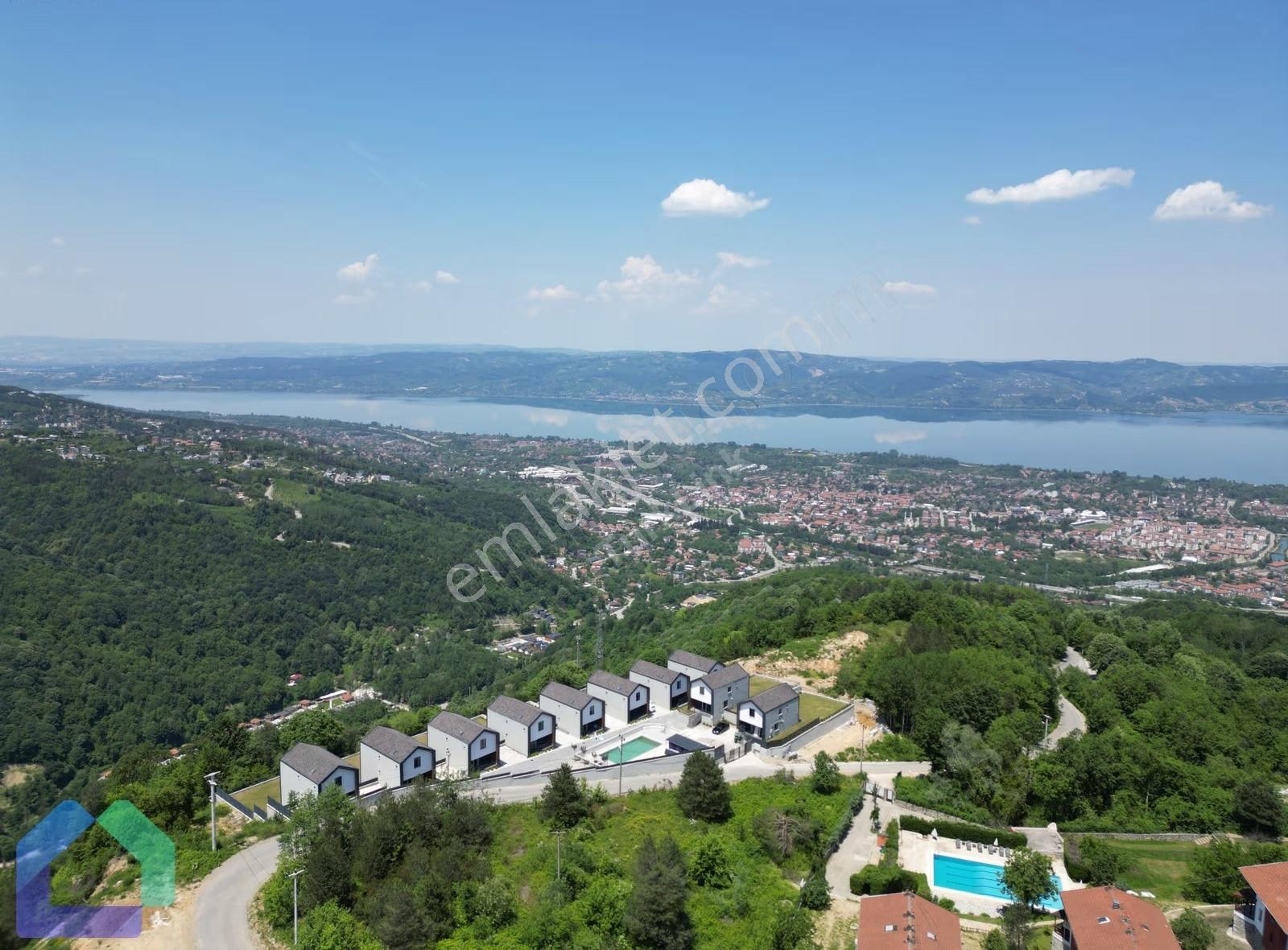 Sapanca'da Göl Manzaralı Lüks 4+2 Villa - Görsel 27