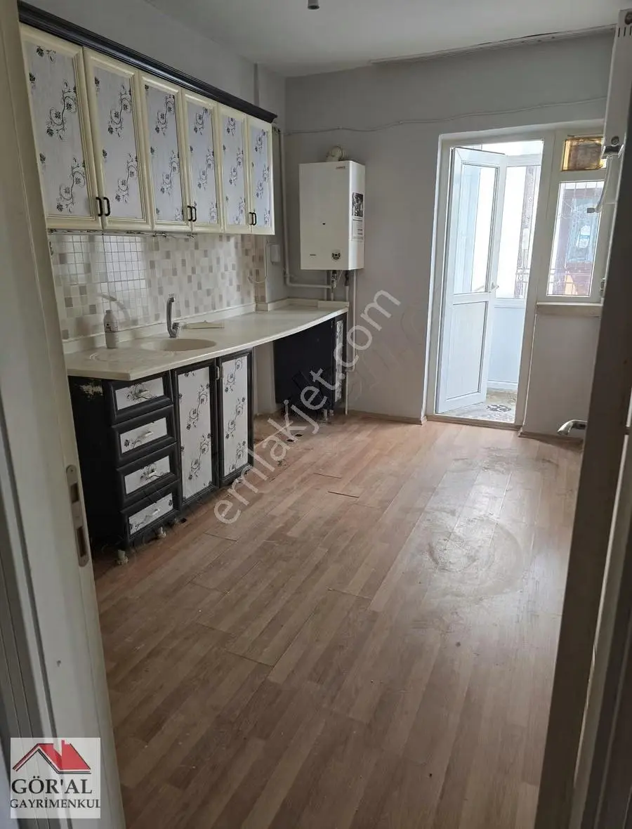 Göral Emlak 2+1 Balkonlu Arakat Konumun Da Polis Evi Yakını