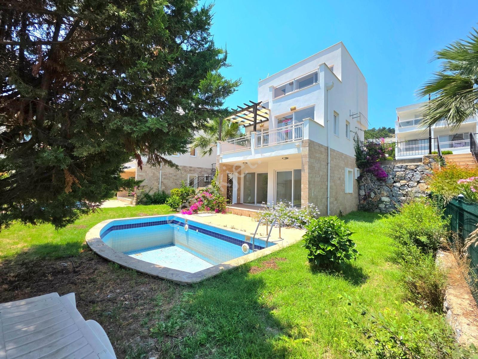 Kıyıkışlacığın En Güzel Sitesinde Deniz Manzaralı Müstakil Villa - Görsel 8