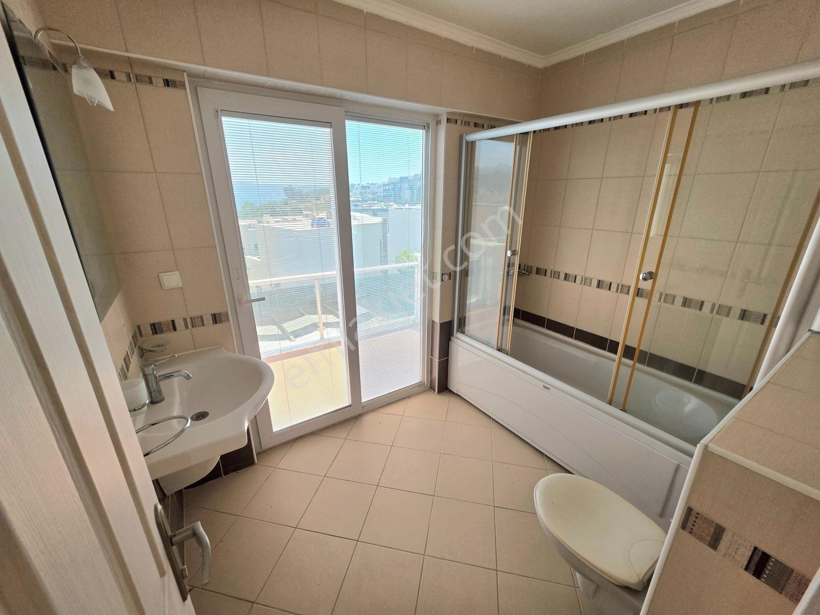 Kıyıkışlacığın En Güzel Sitesinde Deniz Manzaralı Müstakil Villa - Görsel 18