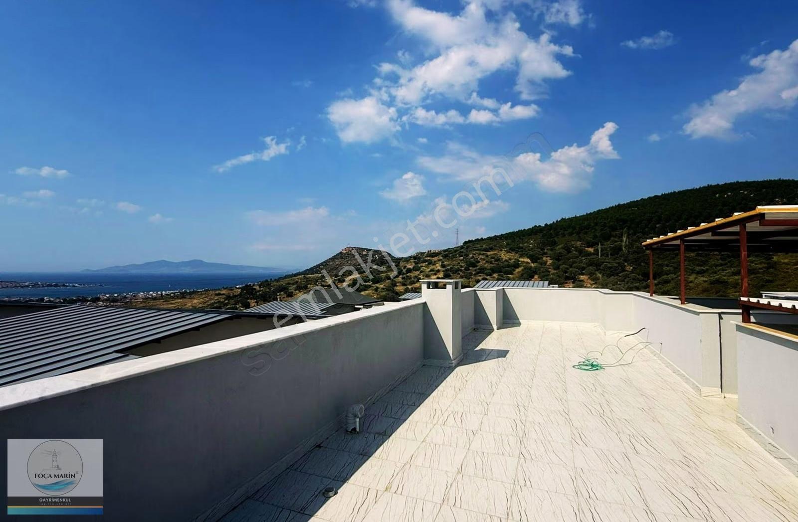 Yenifoça'da Teraslı Deniz Manzaralı 1+1 Daire - Görsel 12