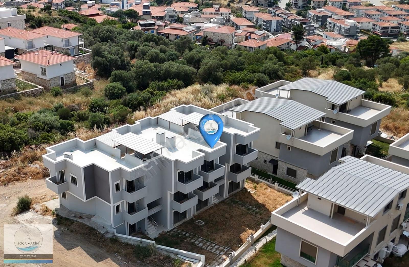 Yenifoça'da Teraslı Deniz Manzaralı 1+1 Daire