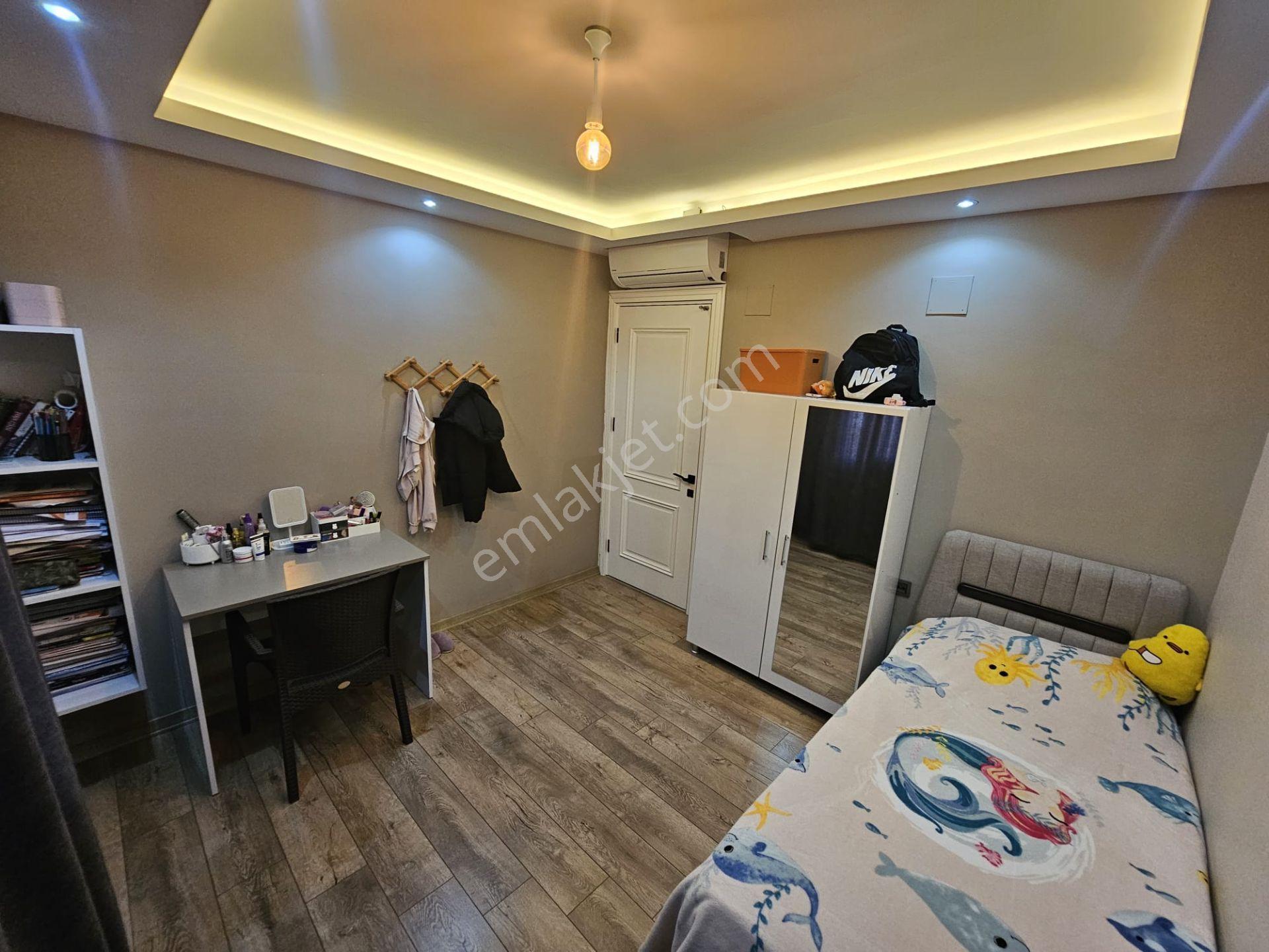 Kurttepe Mah. Göl Manzaralı 3+1 Kombili+ankstreli+2banyolu+giyinme Odalı+cam Balkonlu Satılık Daire - Görsel 18