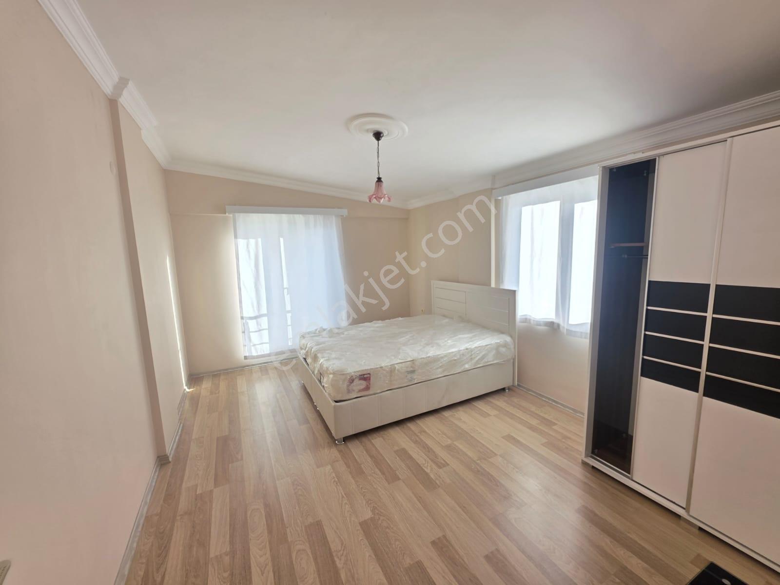 Zeytinli'de Cadde Üzeri 2+1 Kiralık Daire - Görsel 17
