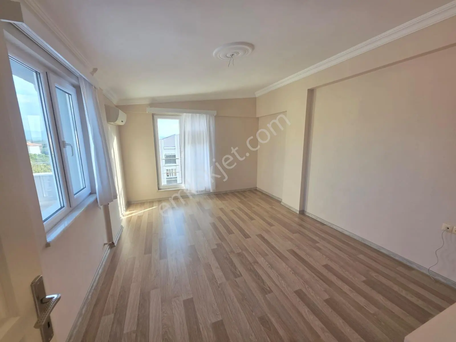 Zeytinli'de Cadde Üzeri 2+1 Kiralık Daire - Görsel 3