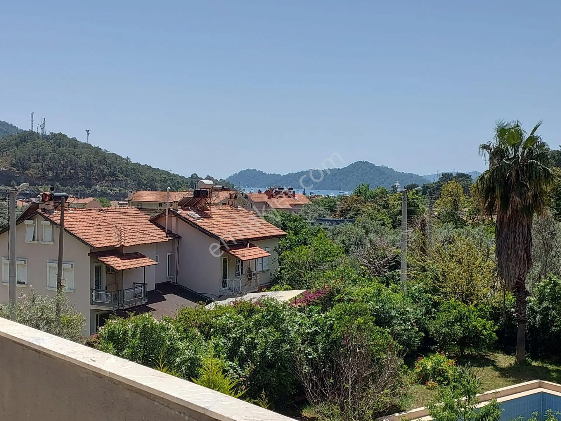 Mugla Fethiye Göcek Te 515 M2 Arsada Deniz Manzaralı 3 Daire Müstakil Olarak Satılık
