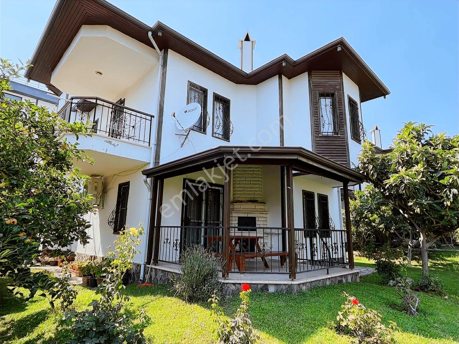 Güçlü Kardeşler Altınoluk Merkezde Denize Yakın 4+1 Villa - Görsel 8