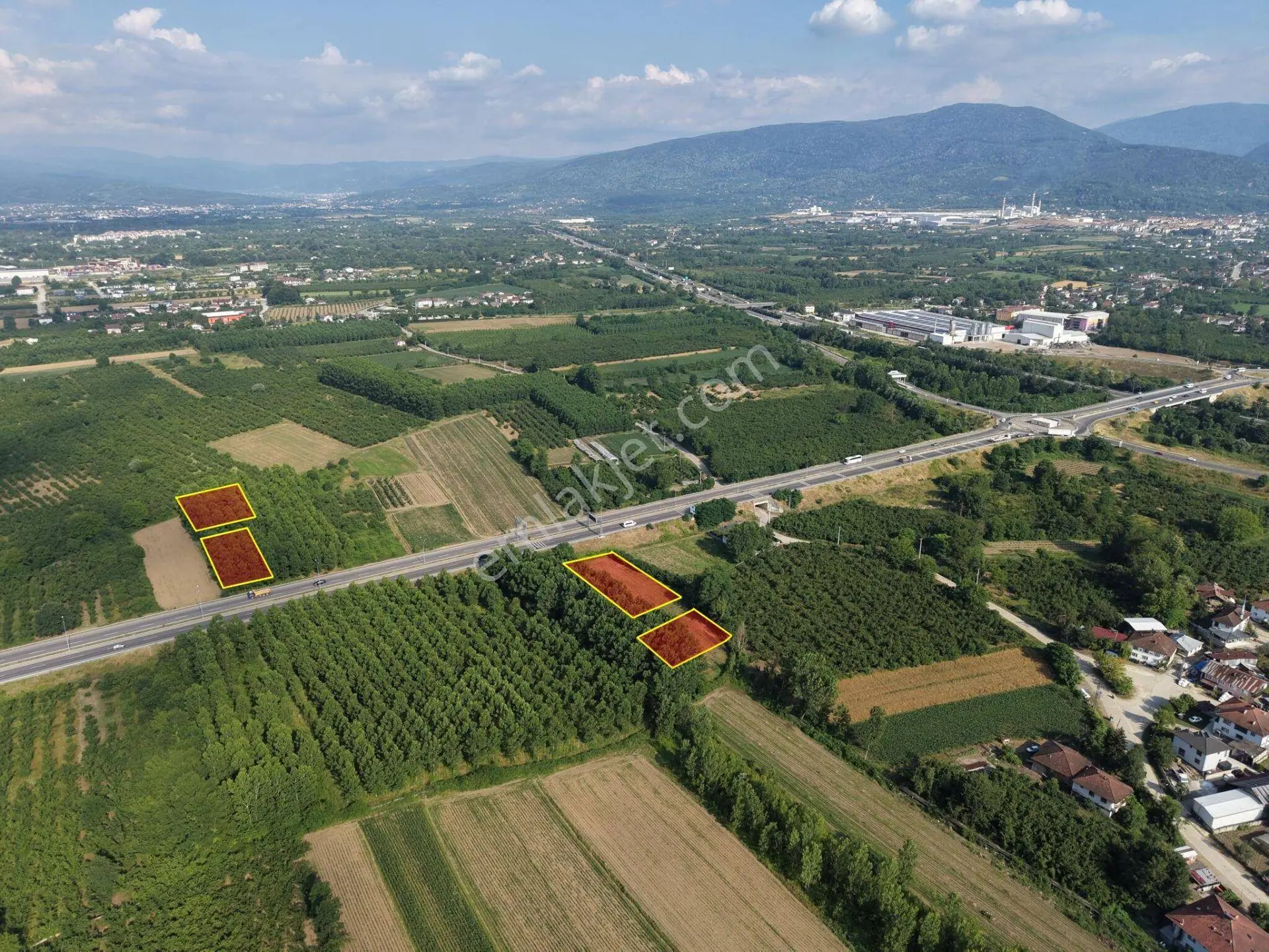 Sinirci Köyü'nde 673 M2 - 697 M2 - 1215 M2 - 1662 M2 Satılık Parseller