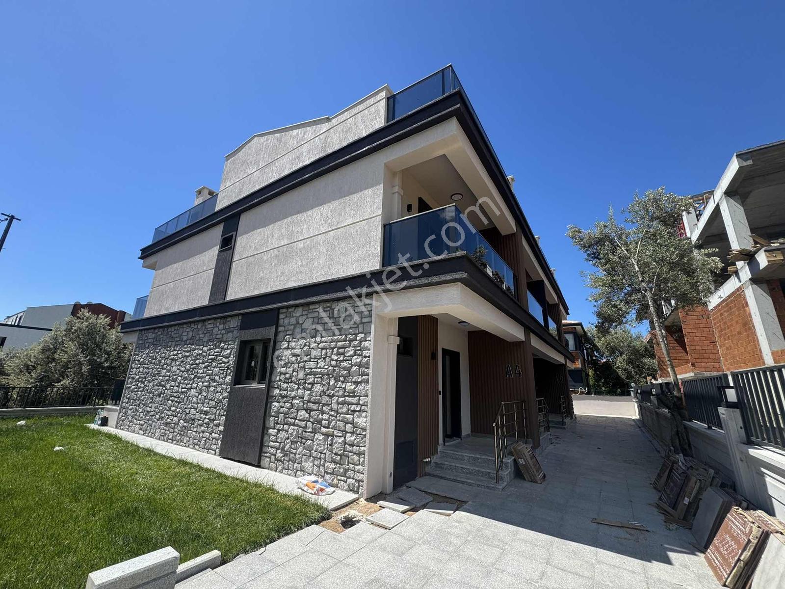 Güçlü Kardeşler Altınolukta 3+1 Bahçeli Lüks Villa - Görsel 25