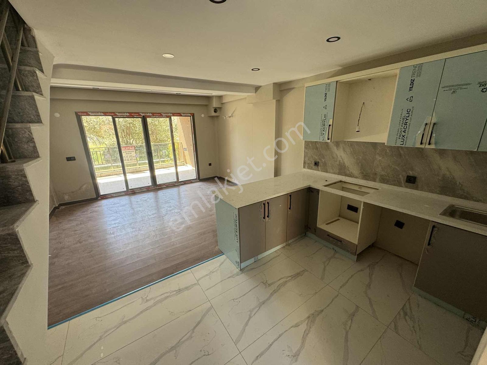 Güçlü Kardeşler Altınolukta 3+1 Bahçeli Lüks Villa - Görsel 29
