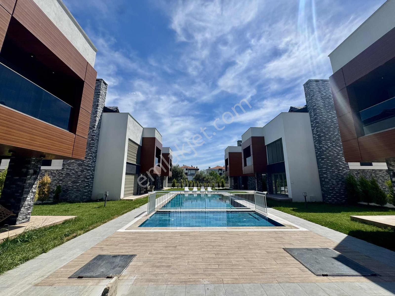 Güçlü Kardeşler Full Eşyalı Gürede Havuzlu Deniz Manzaralı Villa - Görsel 18