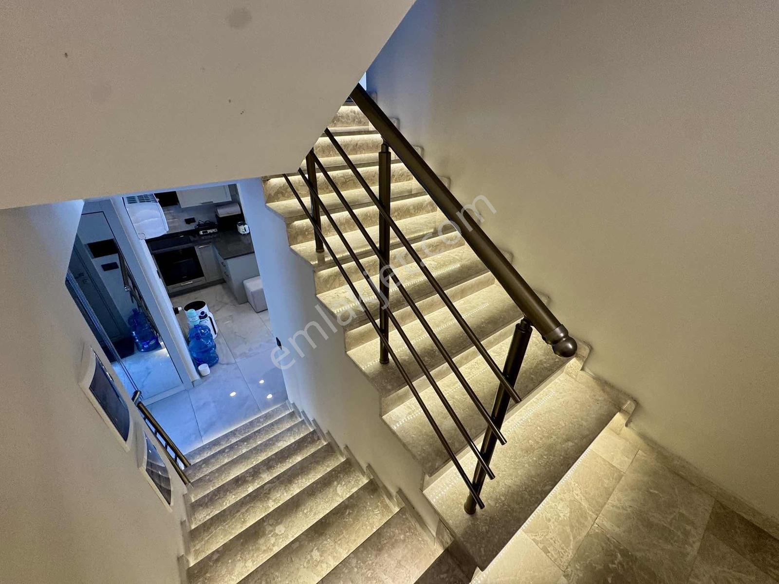 Güçlü Kardeşler Full Eşyalı Gürede Havuzlu Deniz Manzaralı Villa - Görsel 10