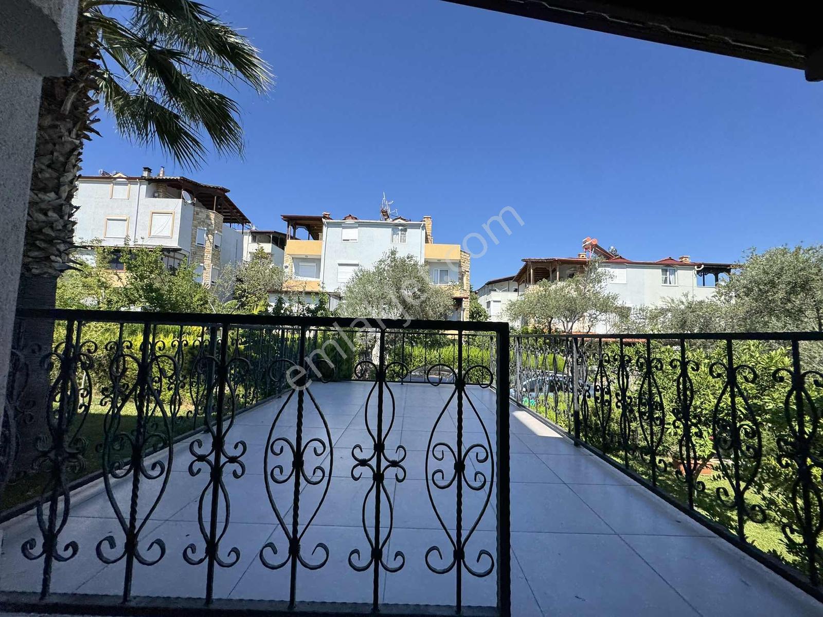 Güçlü Kardeşler Denize 200m 300m2 Arsaya Sahip 4+1 Fırsat Villa - Görsel 21