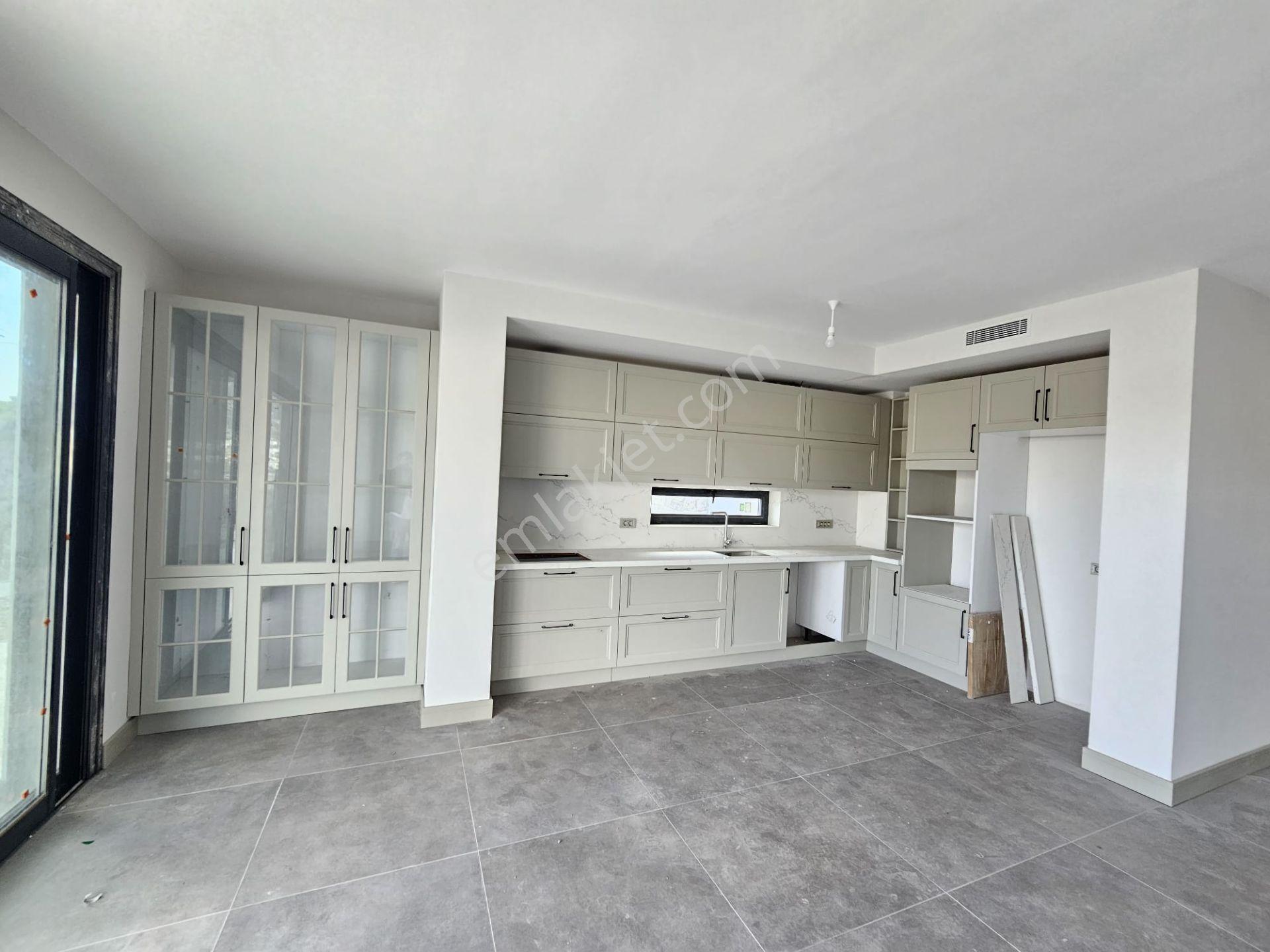 Ortakent'te Geniş Arsalı Kapalı Garajlı Havuzlu Villa ! - Görsel 9