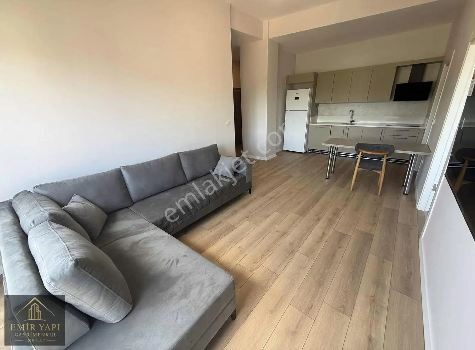 7/24 Güvenlikli Otoparklı Site Full Sıfır Eşyalı 1+1 Lüks Daire - Görsel 3