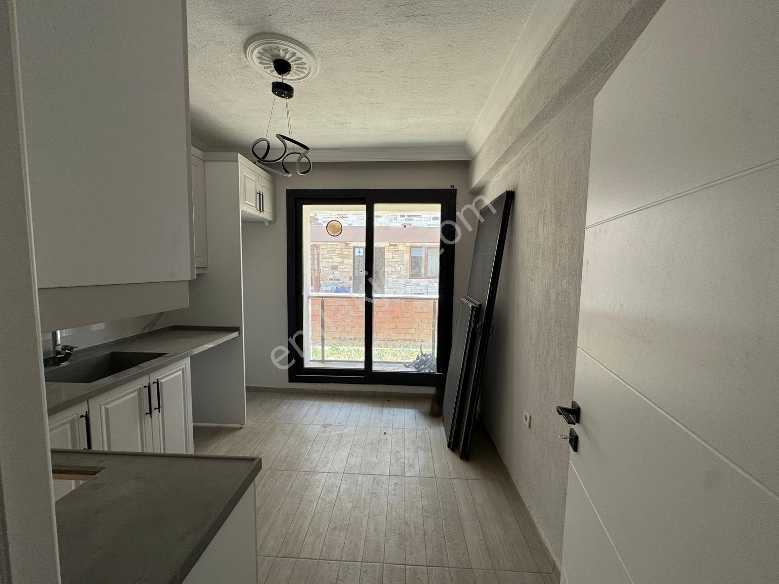 Foça Yenibağarası Mah. Kiralık 2+1 Bahçe Katı Daire - Görsel 15