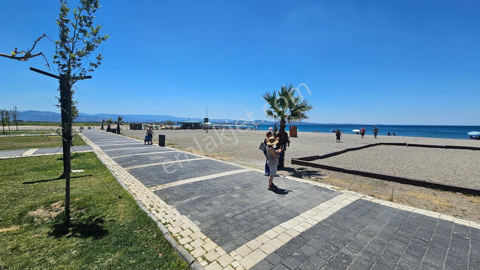 Altınkum' Da Plaja 1km Mesafede Sezonluk Konforlu2+1 - Görsel 14