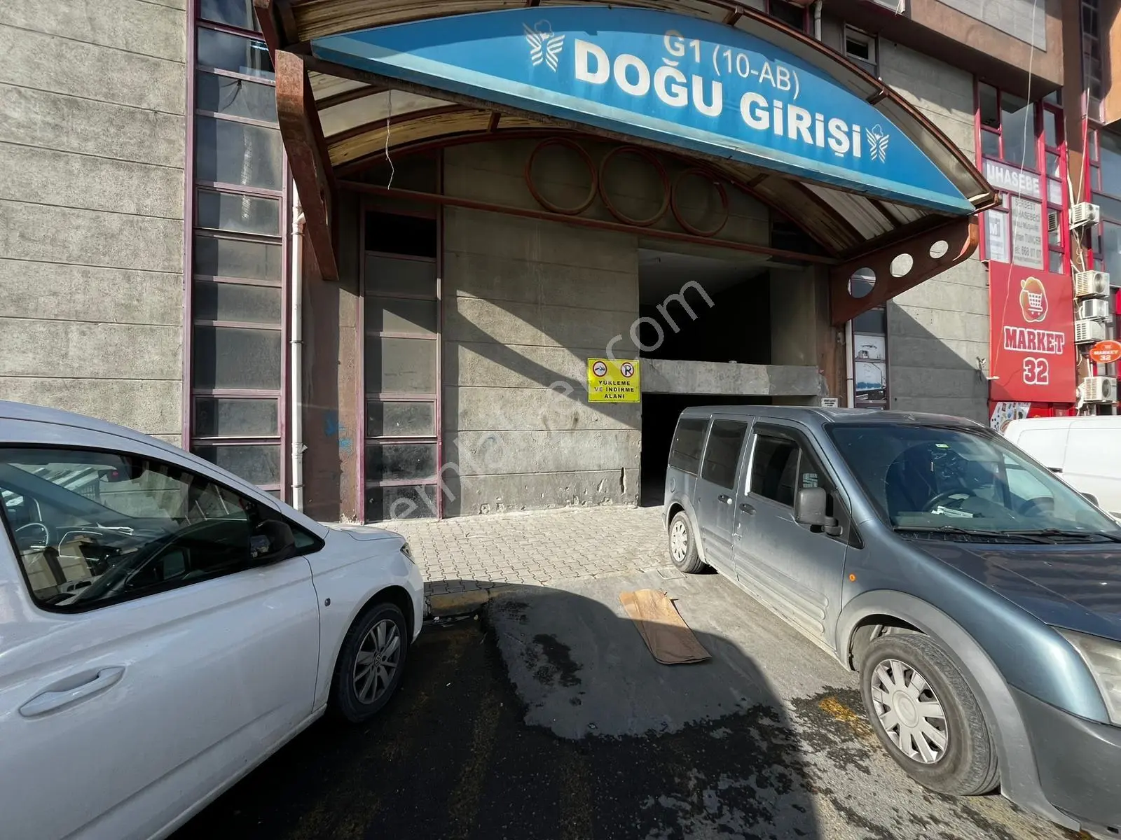 Em-of Emlak'tan Tır-kamyon Yanaşabilen 125 M2 Kiralık İş Yeri