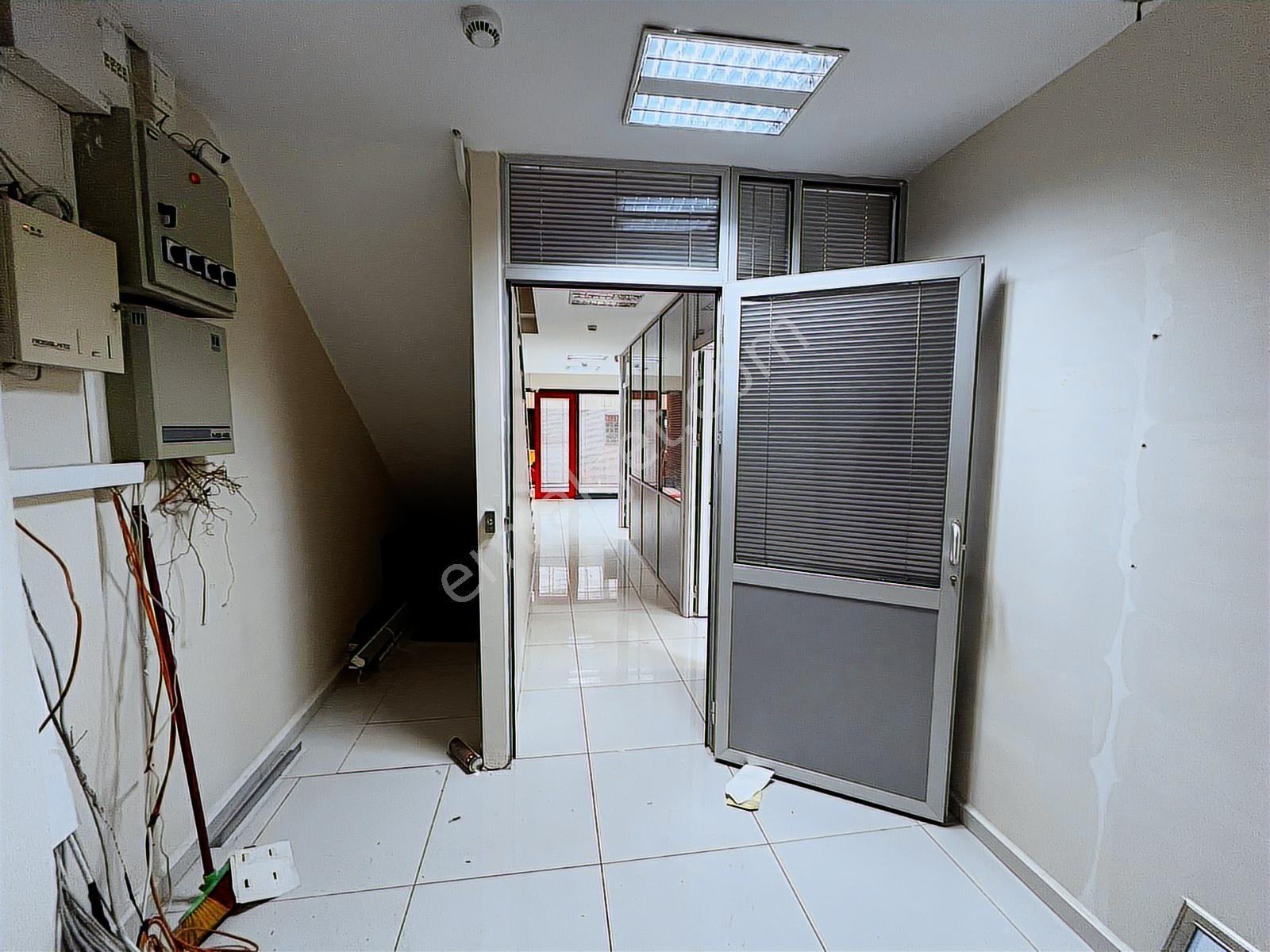 Lüks Yapılı Plaza Ve Çarşıya Komşu Bölmeli 160m2 Kiralık İşyeri - Görsel 6