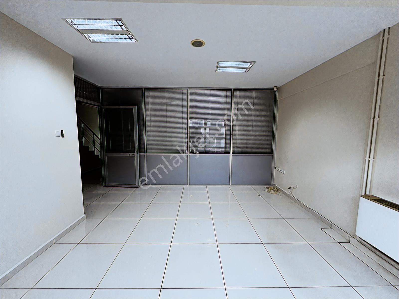 Lüks Yapılı Plaza Ve Çarşıya Komşu Bölmeli 160m2 Kiralık İşyeri - Görsel 15