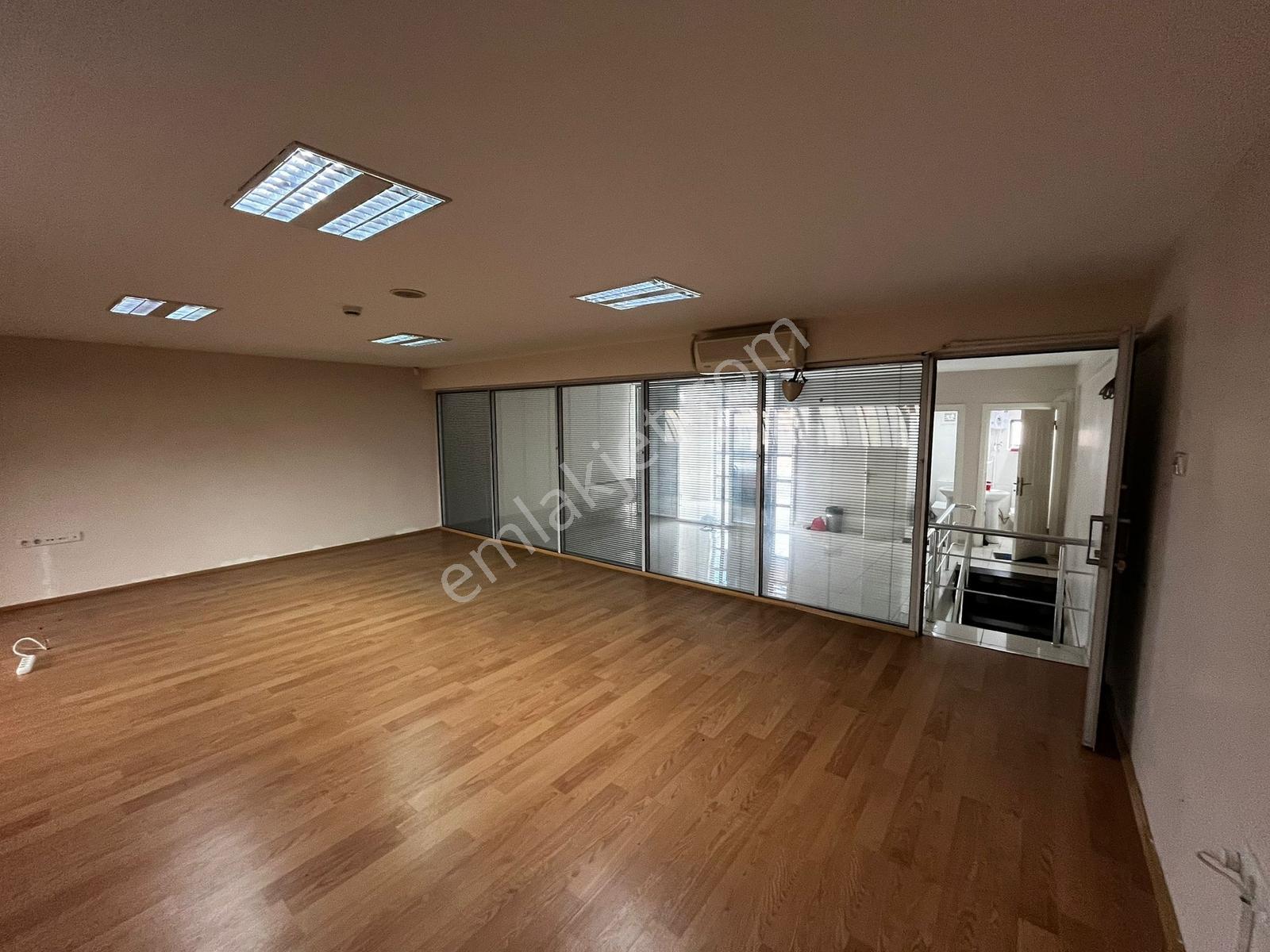 Lüks Yapılı Plaza Ve Çarşıya Komşu Bölmeli 160m2 Kiralık İşyeri - Görsel 3