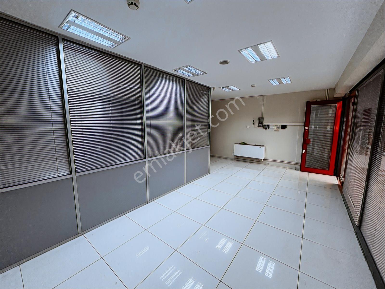 Lüks Yapılı Plaza Ve Çarşıya Komşu Bölmeli 160m2 Kiralık İşyeri - Görsel 7