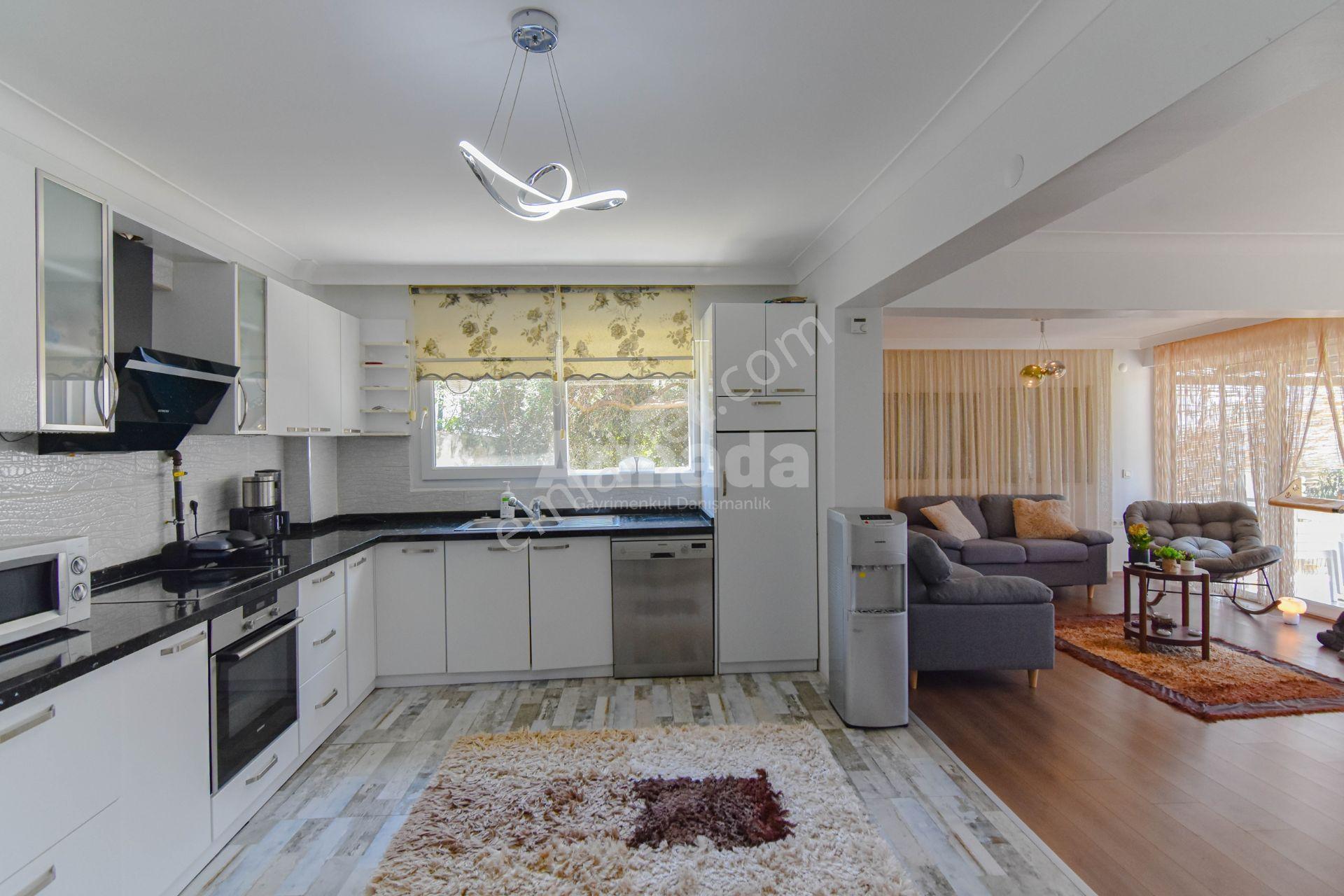 Kuşadası'nda Deniz Manzaralı Tam Müstakil 4+1 Villa - Görsel 7