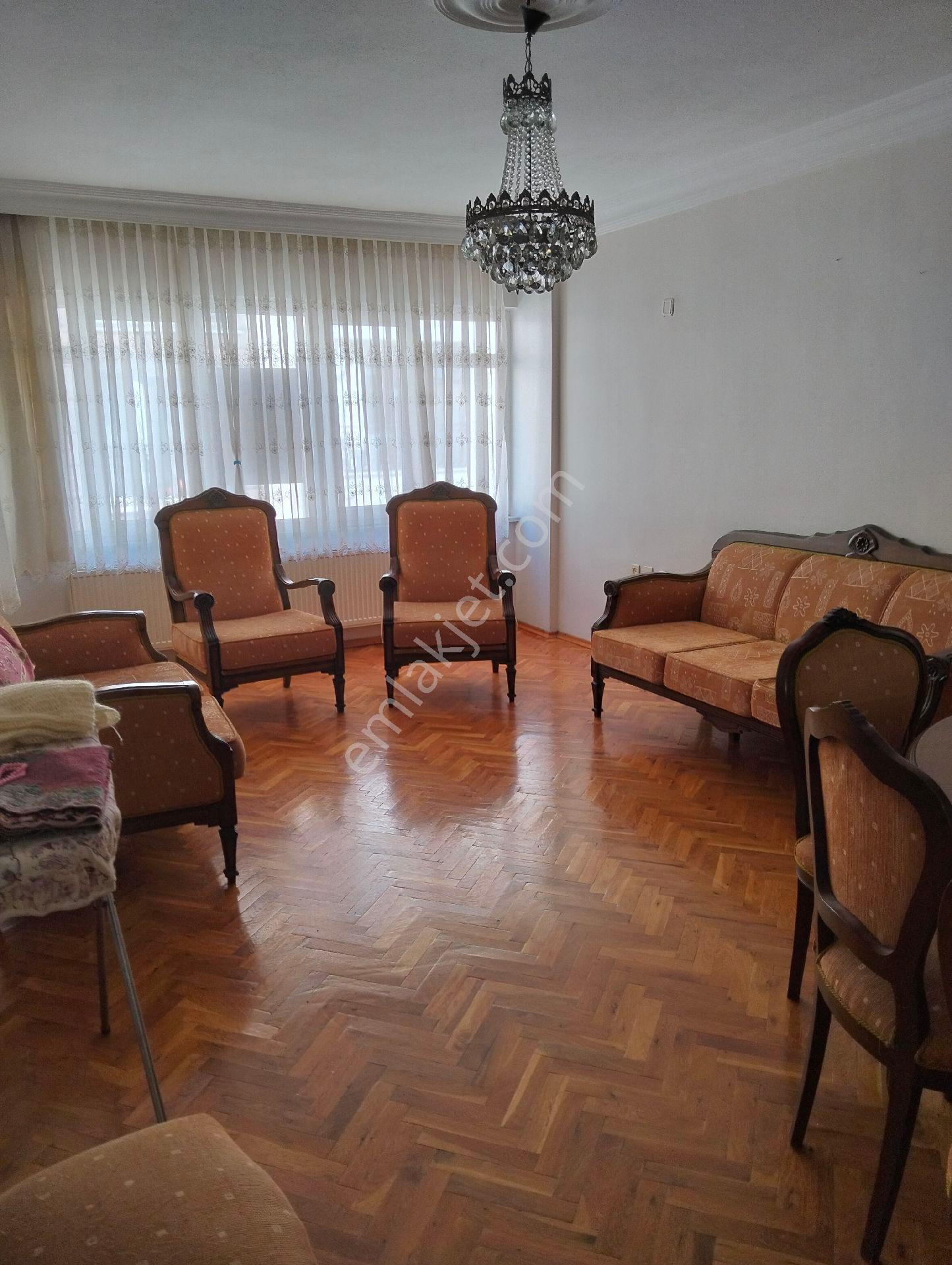 Karakaş Mahallesi'nde Full Eşyalı 2+1 Daire