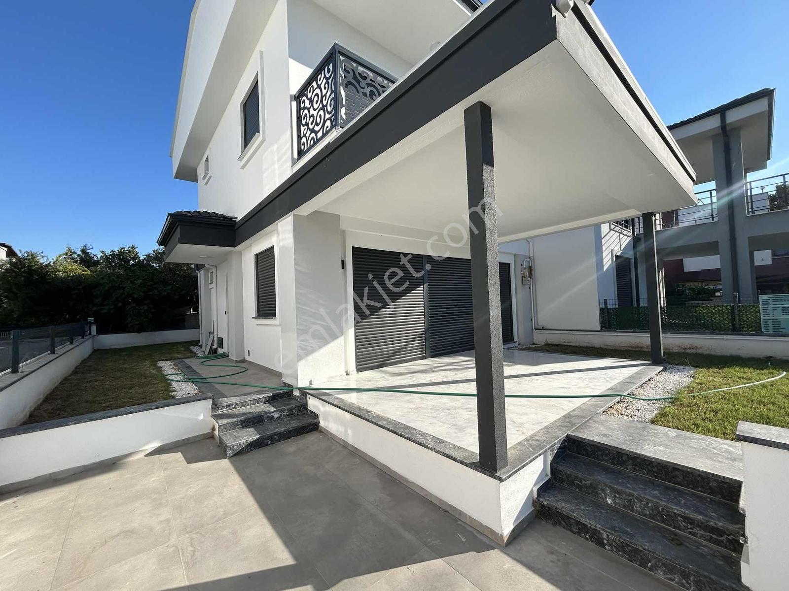 Onmax Pelitköy'de Satılık Denize 50 M 3+1 Sıfır Villa - Görsel 21