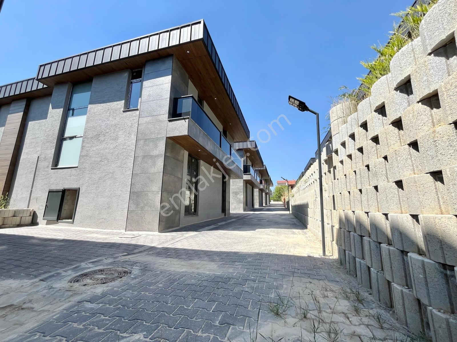 Bağlıca'da Prestijli Sitede 5+1 Ferah Satılık Fırsat Villa - Görsel 5
