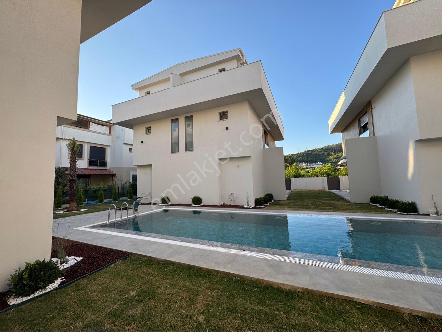İzmir Seferihisar Ürkmez’de Satılık 3+1 Havuzlu Yazlık Villa Denize 650 Metre - Görsel 5