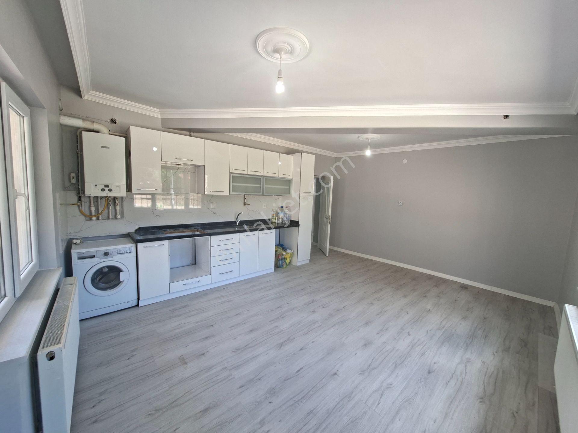 B&u Gayrimenkul'den Çarşıya Yakın 3+1 Kiralık Daire - Görsel 6