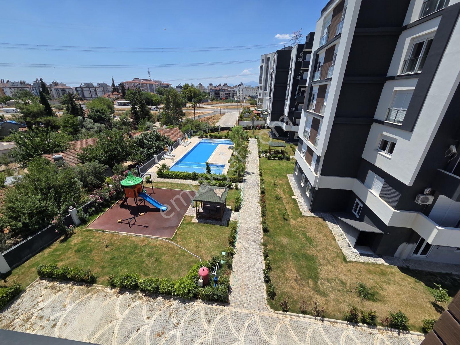 Havuz Manzaralı | Güvenlikli Sitede 2+1 Geniş Daire - Görsel 10