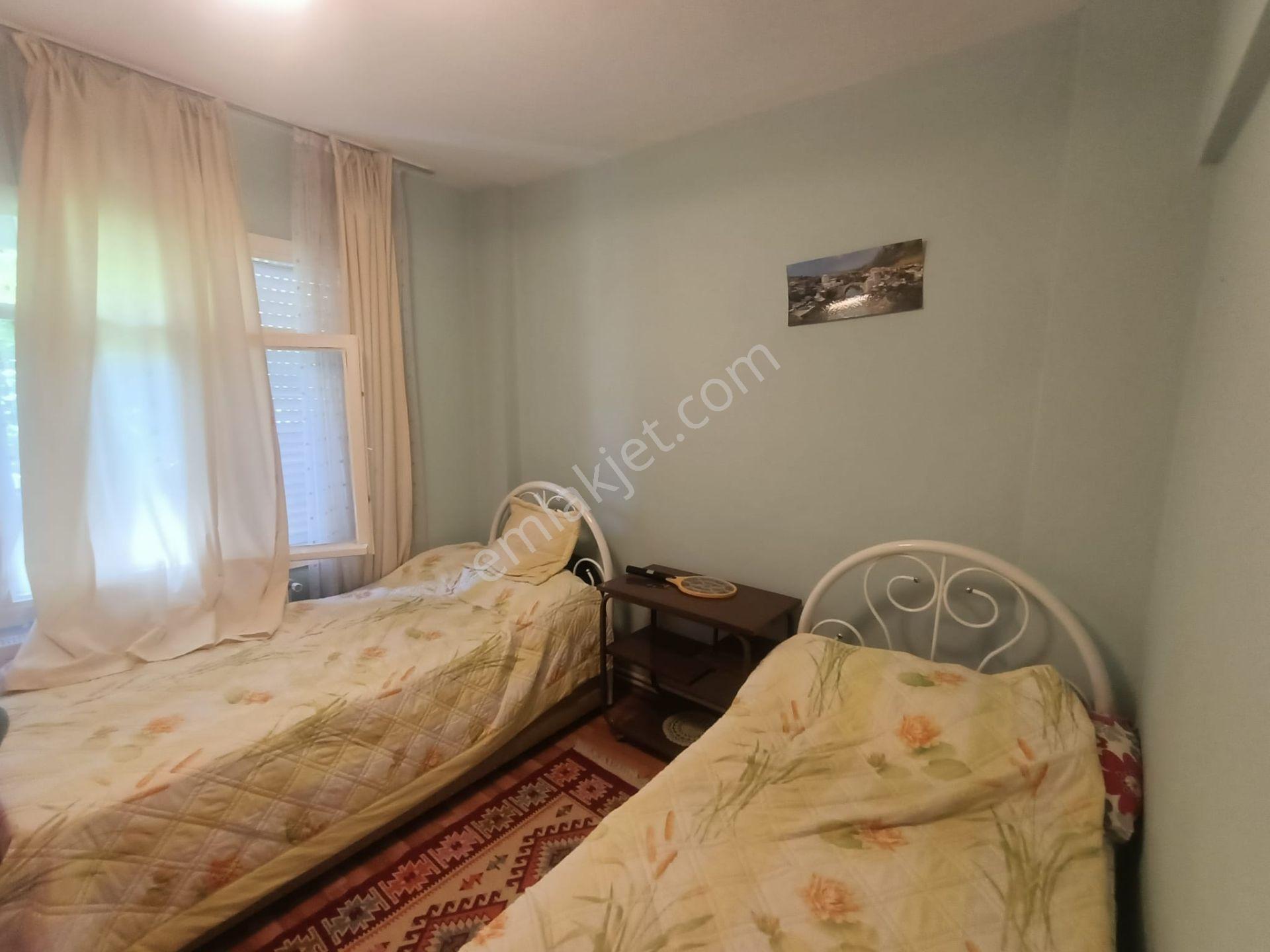 Yasemın Emlaktan Çınarcık Çamlık Deniz Manzaralı Masrafsız Eşyalı 1+1 Daire - Görsel 8