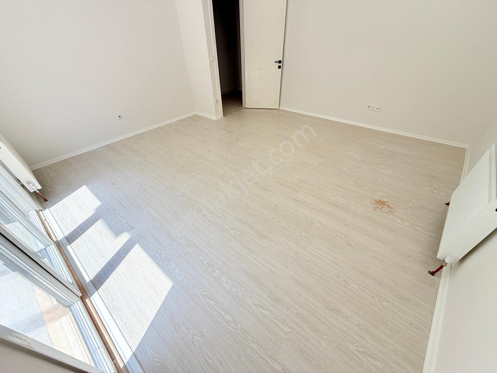 Maltepe Girne Mahallesi Site İçerisinde Bahçeli 2+1 Kiralık - Görsel 2