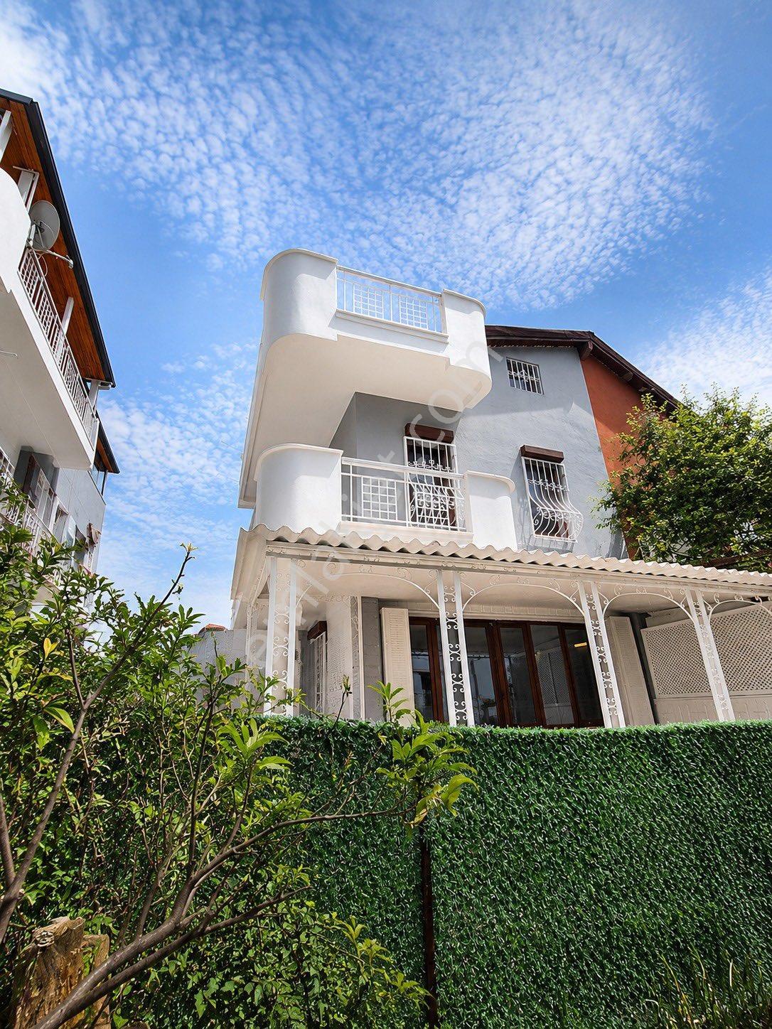 Kadınlar Denizi'nde 3+1 Yenilenmiş Tripleks Satılık Villa - Görsel 32