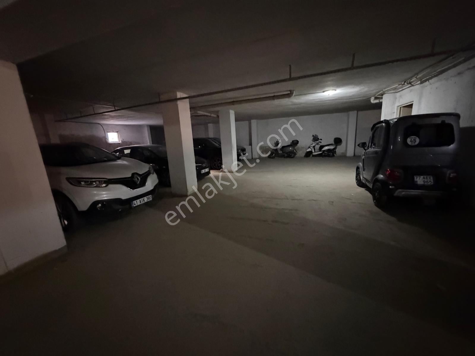 Tatlıkuyu Site İçinde 3+1 Ön Cephe 130m² İskanlı Fırsat Daire - Görsel 10