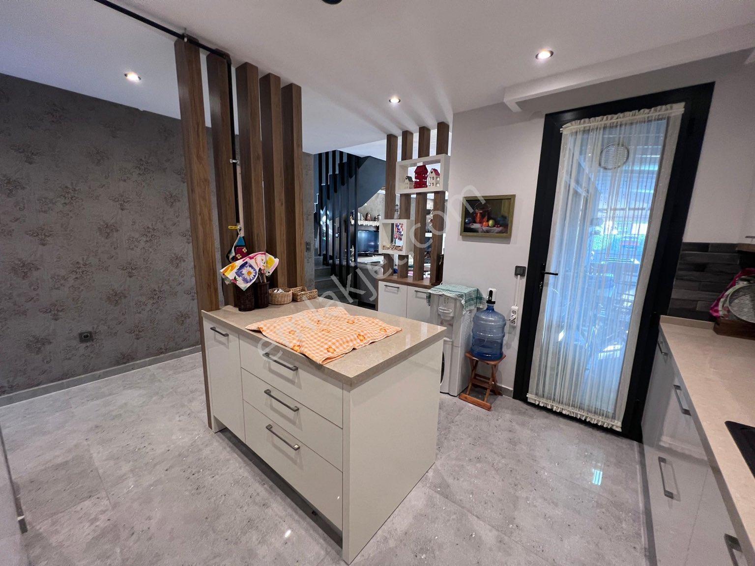 Kuşadası İstek Okulları Bölgesinde Özel Havuzlu Müstakil Villa - Görsel 11