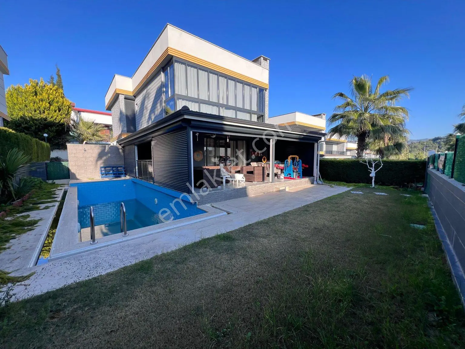Kuşadası İstek Okulları Bölgesinde Özel Havuzlu Müstakil Villa