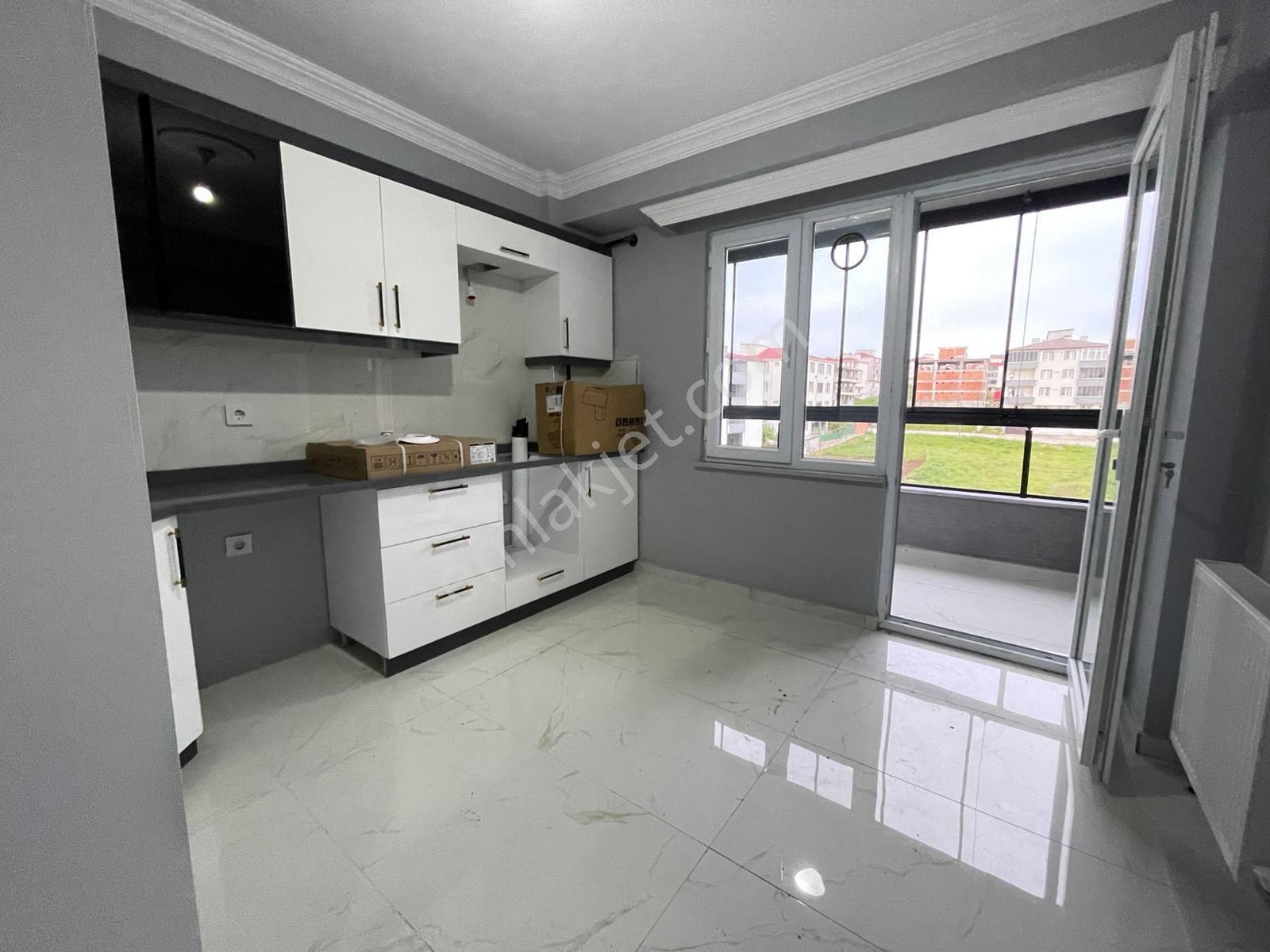 Tuğra'dan Ergene Cumhuriyet Mah. Geniş 2+1 Kiralık Daire - Görsel 2