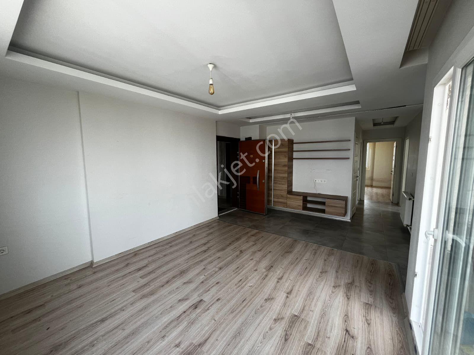 Çarkıpare Mahallesinde 2+1 Geniş Kombili Kiralık Daire