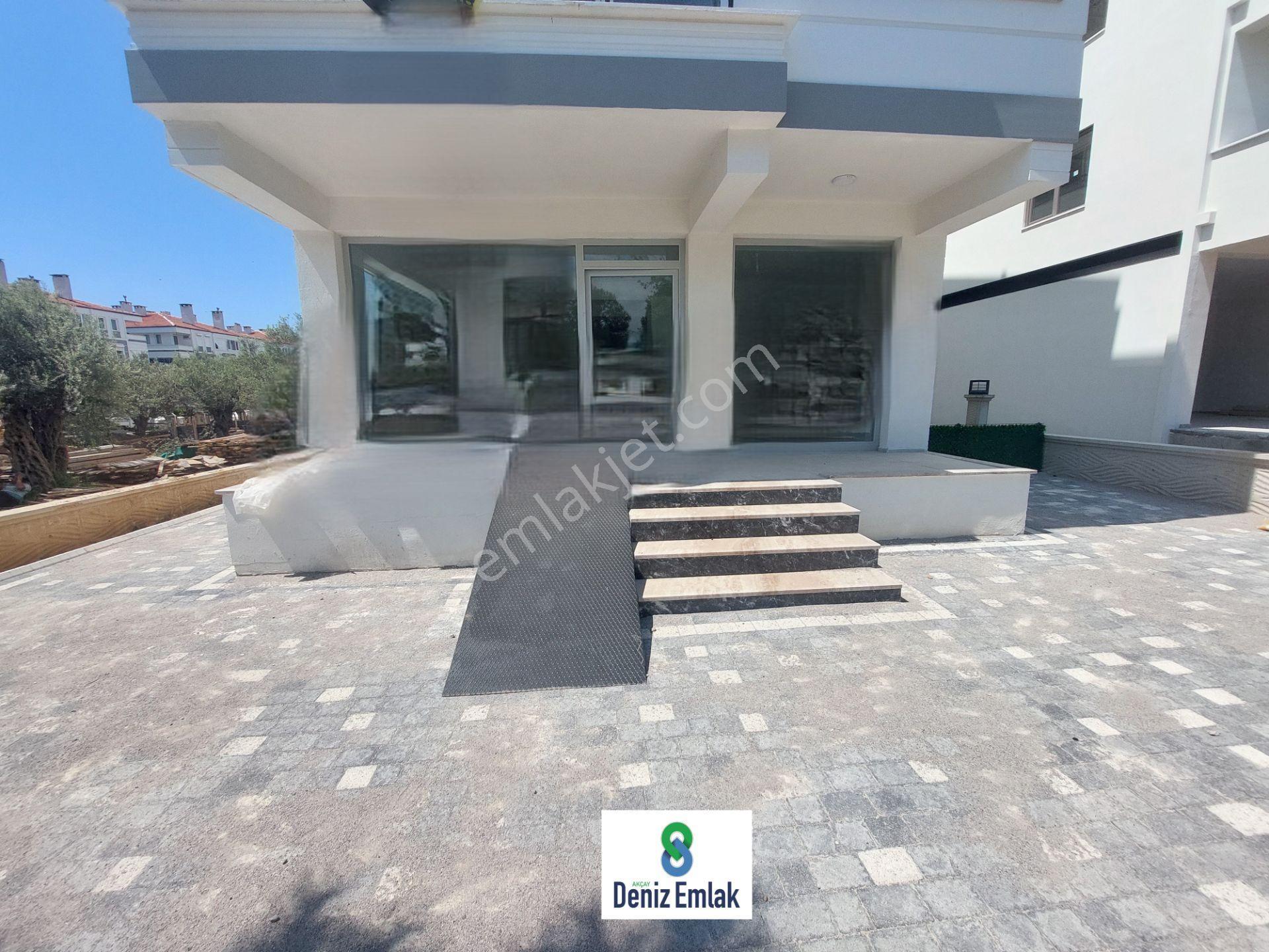 Deniz Den Edremit Zeytinli'de Kiralık 250 M² Sıfır Bahçe Katı Dükkan
